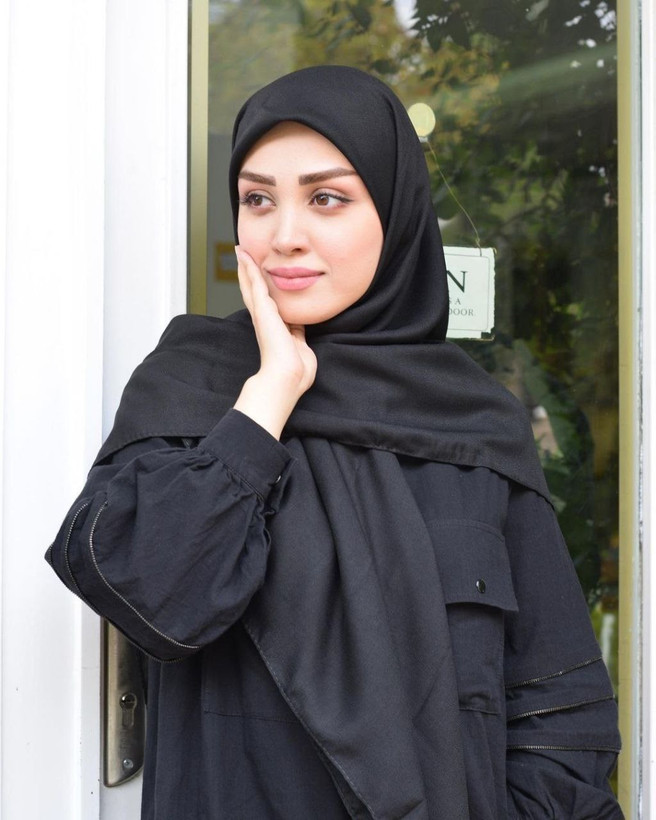 روسری وال دست دوز قواره بلند مشکی ساده