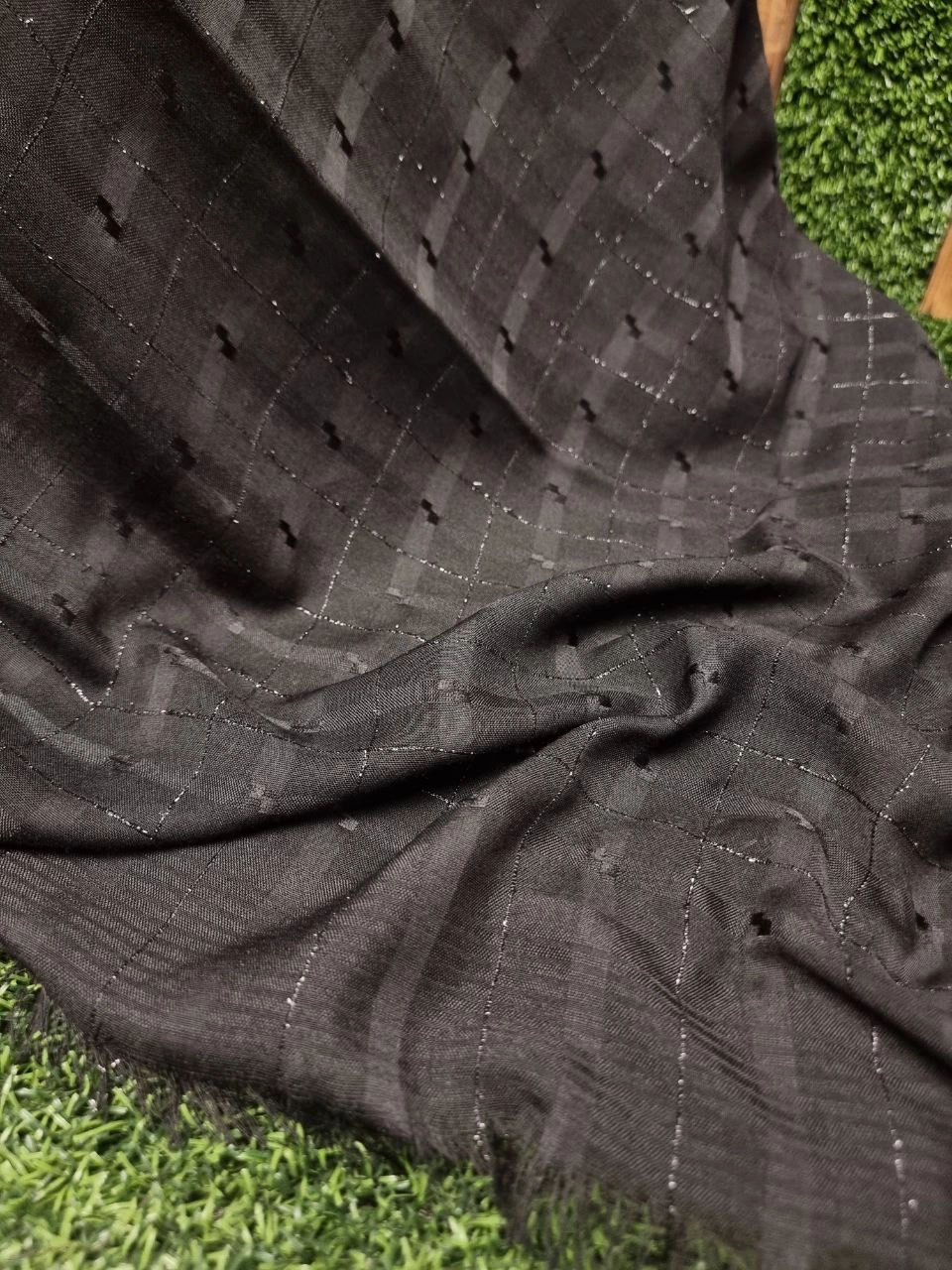 روسری نخی چهارخونه لمه مشکی