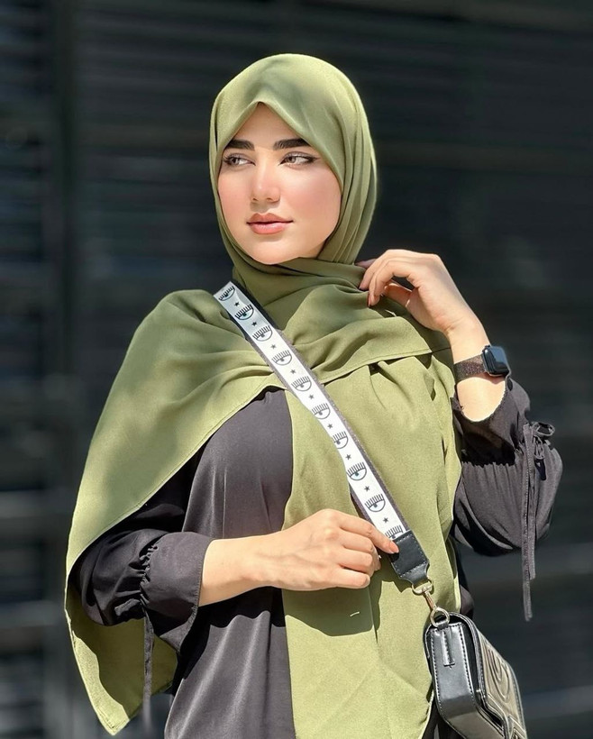 روسری حریر شکری قواره ۱۲۵ با ایستایی و جنس عالی