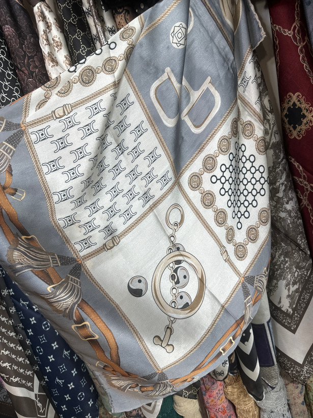 روسری ابریشم دست دوز وارداتی قواره ۱۰۰